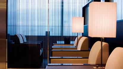 空港のラウンジ