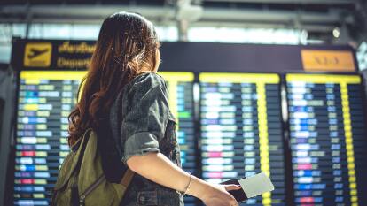 空港にいる女性